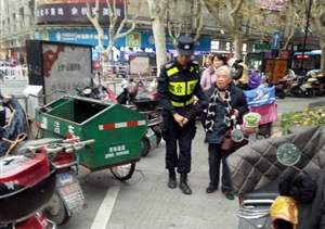 老人身體不適，幸遇宗保隊員 --臨平市容項目將身體不適老人送回家