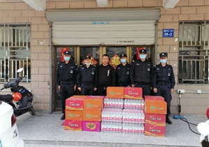 一線(xiàn)慰問(wèn)暖人心  齊心協(xié)力抗疫情 ——星橋街道城管執法中隊慰問(wèn)民