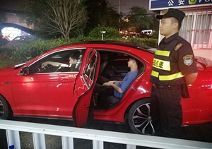 男子醉酒路邊昏睡  保安隊員及時(shí)救助——宗保公司駐惠南園區派出