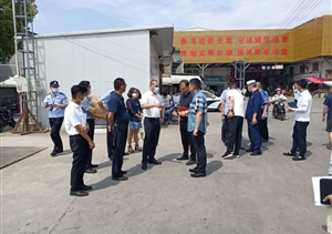 書(shū)記慰問(wèn)受贊揚  激勵作為勇?lián)敗聟^領(lǐng)導慰問(wèn)三林市容項目隊