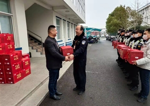 春節慰問(wèn)送關(guān)懷 情暖宗保隊員心 —周東派出所慰問(wèn)宗保隊員