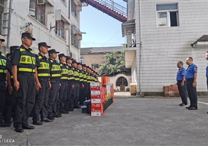 休寧縣城市管理執法局領(lǐng)導慰問(wèn)宗保隊員