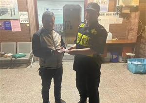 撿到手機還失主 弘揚正氣傳正能—崇賢項目隊員撿到手機