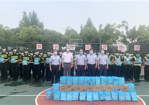 浦東周浦鎮領(lǐng)導到宗保公司慰問(wèn)公司員工