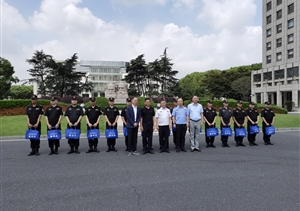 上海市公安局治安總隊、市保安服務(wù)行業(yè)協(xié)會(huì )領(lǐng)導看望慰問(wèn)宗保公司